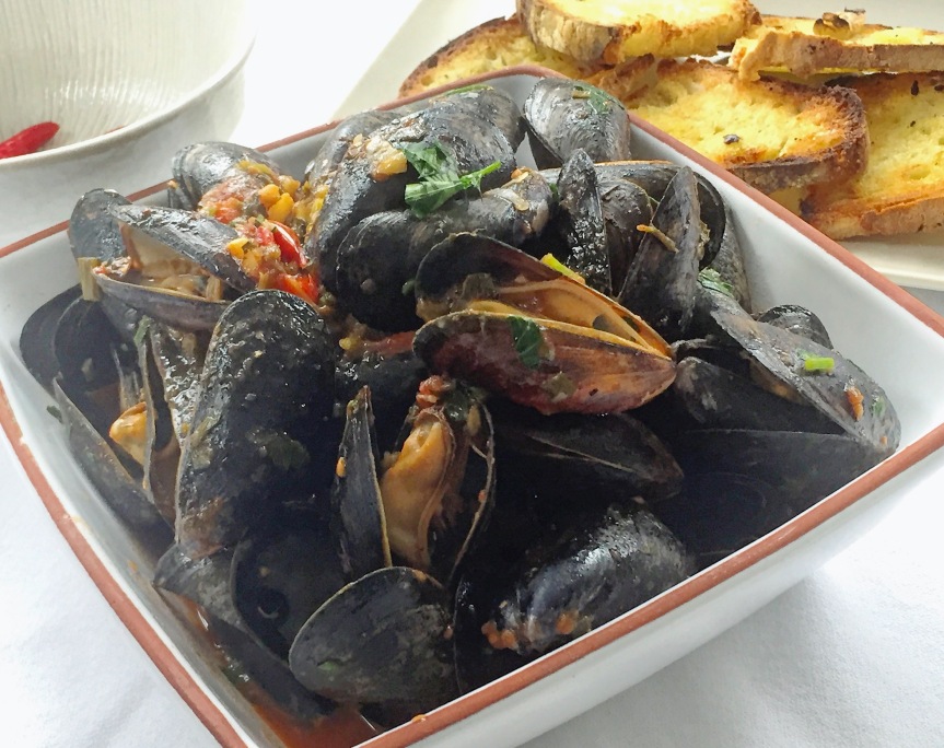 Erminio’s Steamed Mussels in White Wine and Tomato Sauce